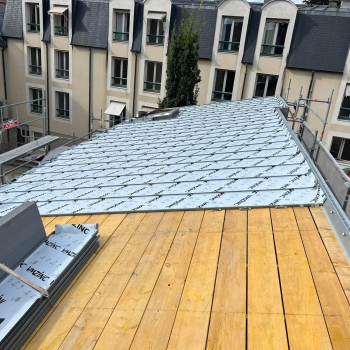 Couverture en ardoises naturelles