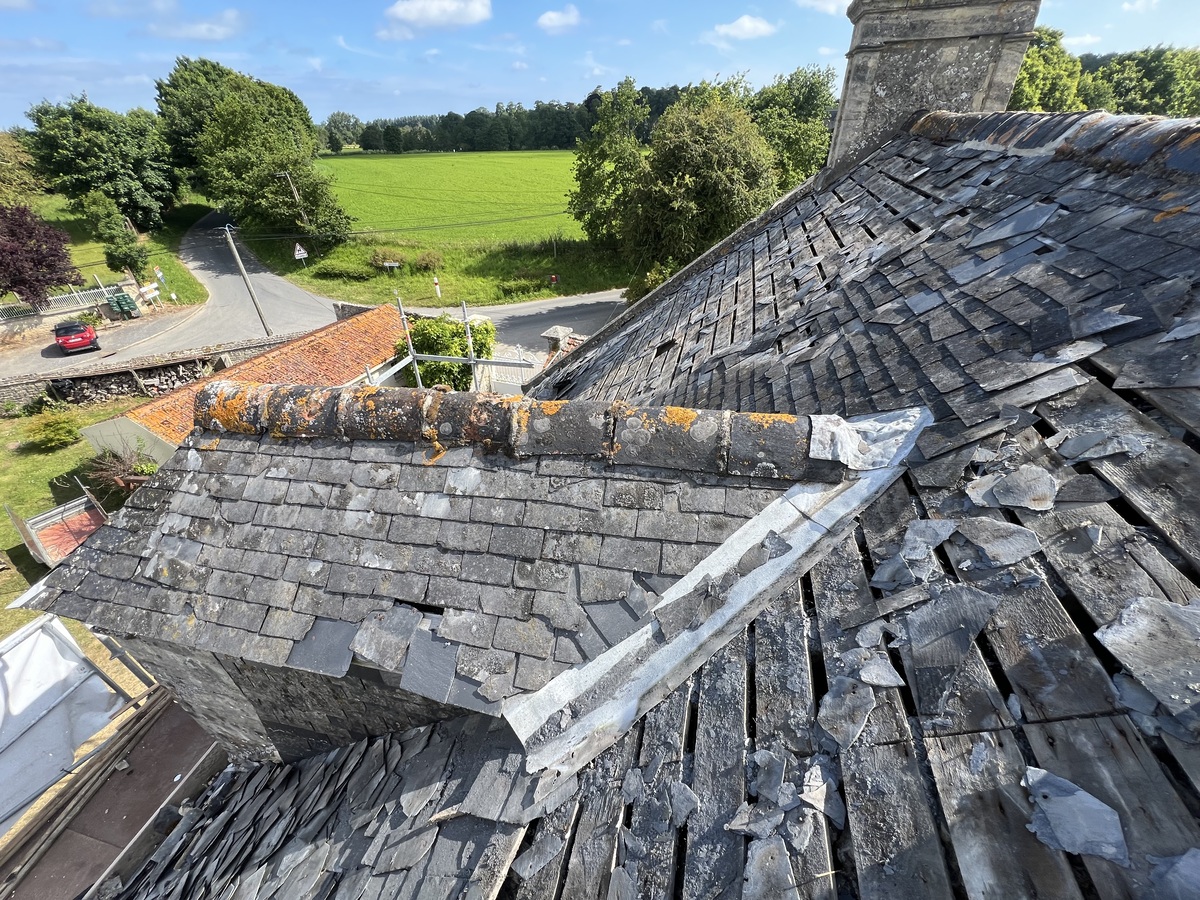 Rénovation couverture ardoise naturelle vaux sur aure